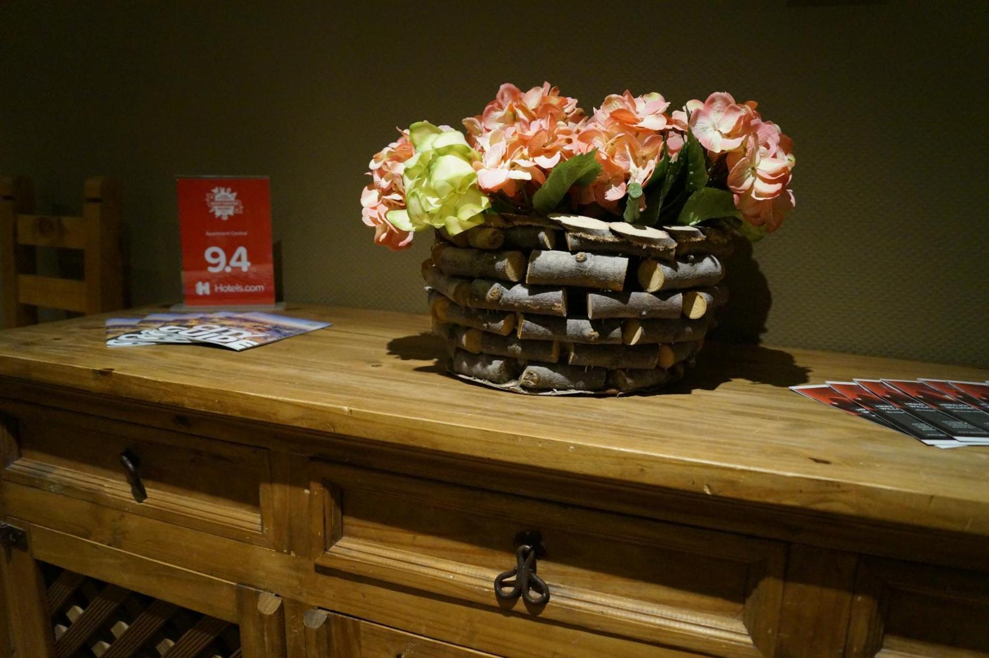 - Hotel apartamentowy